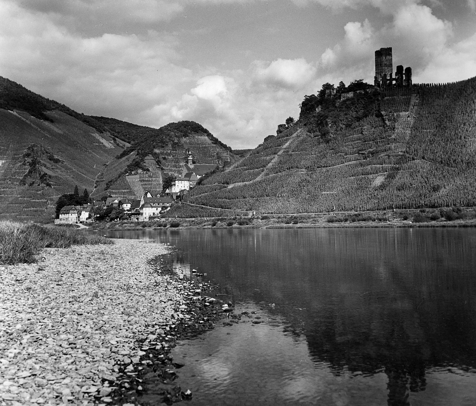 Moselkiesel gegenüber Beilstein 2