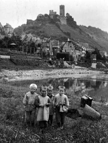 Kinder an der Mosel